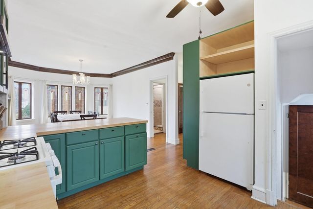 2911 21ST Avenue, Rock Island, IL 61201