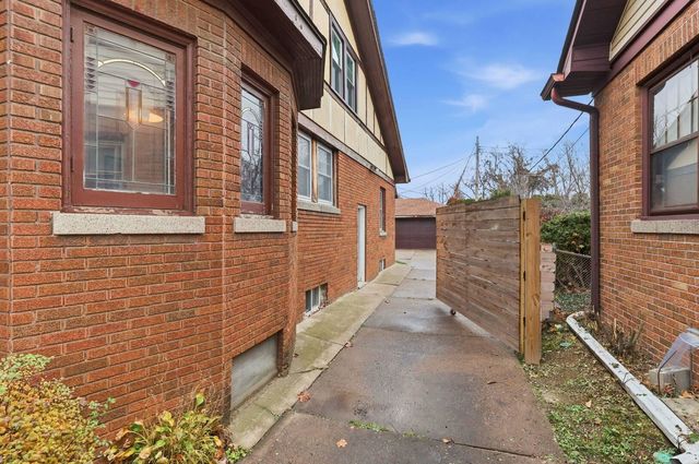 2911 21ST Avenue, Rock Island, IL 61201