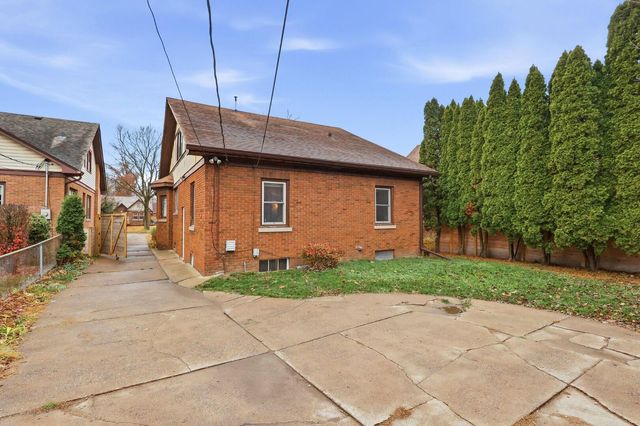 2911 21ST Avenue, Rock Island, IL 61201