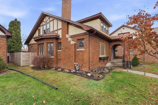 2911 21ST Avenue, Rock Island, IL 61201