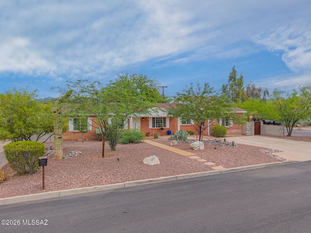 2725 E La Cienega Drive, Tucson, AZ 85716