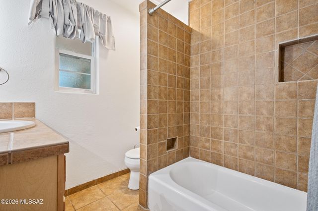 2725 E La Cienega Drive, Tucson, AZ 85716