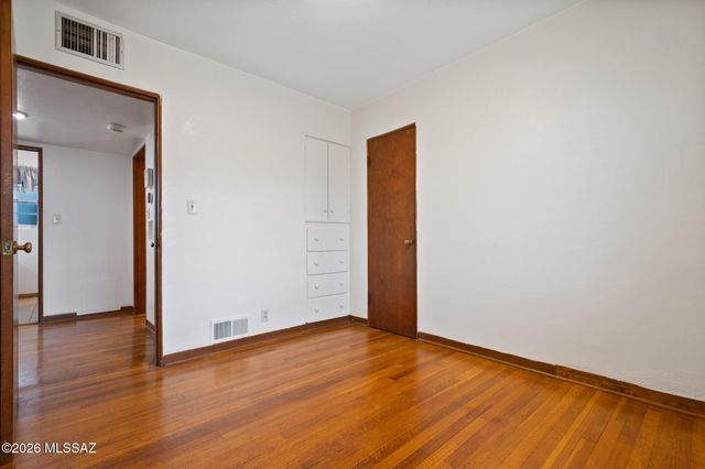 2725 E La Cienega Drive, Tucson, AZ 85716