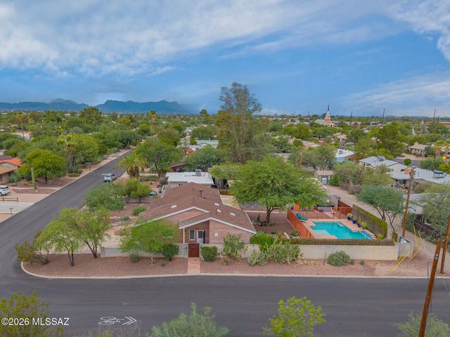 2725 E La Cienega Drive, Tucson, AZ 85716