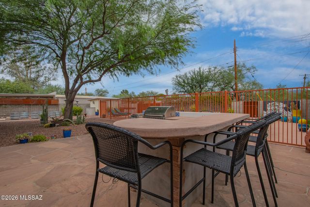2725 E La Cienega Drive, Tucson, AZ 85716