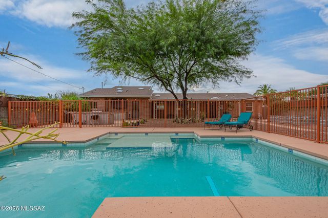2725 E La Cienega Drive, Tucson, AZ 85716