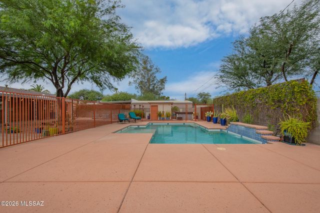 2725 E La Cienega Drive, Tucson, AZ 85716