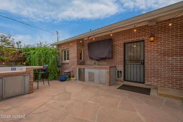 2725 E La Cienega Drive, Tucson, AZ 85716