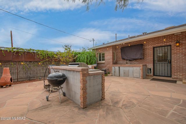 2725 E La Cienega Drive, Tucson, AZ 85716