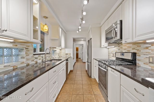 2725 E La Cienega Drive, Tucson, AZ 85716