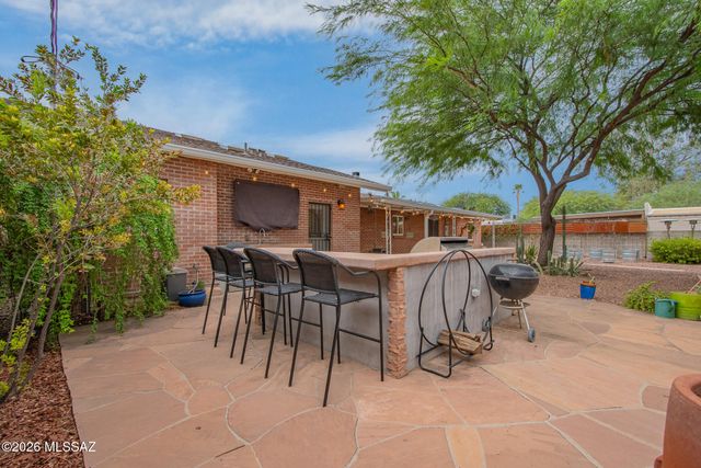 2725 E La Cienega Drive, Tucson, AZ 85716