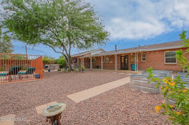 2725 E La Cienega Drive, Tucson, AZ 85716