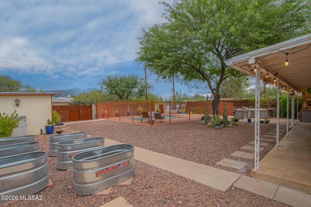 2725 E La Cienega Drive, Tucson, AZ 85716