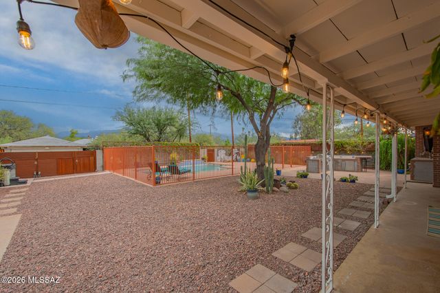 2725 E La Cienega Drive, Tucson, AZ 85716