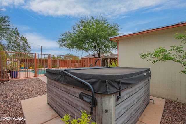 2725 E La Cienega Drive, Tucson, AZ 85716