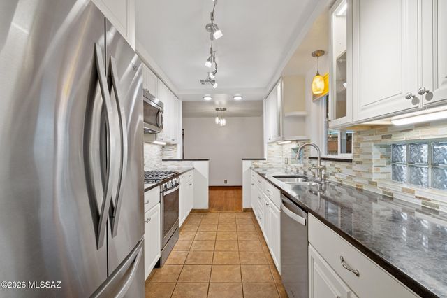 2725 E La Cienega Drive, Tucson, AZ 85716