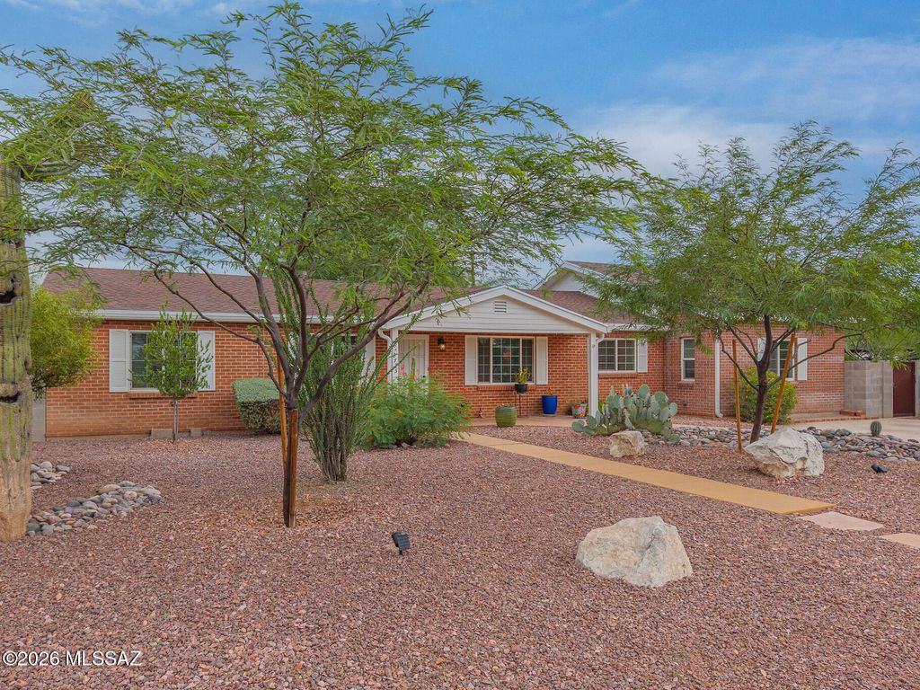 2725 E La Cienega Drive, Tucson, AZ 85716