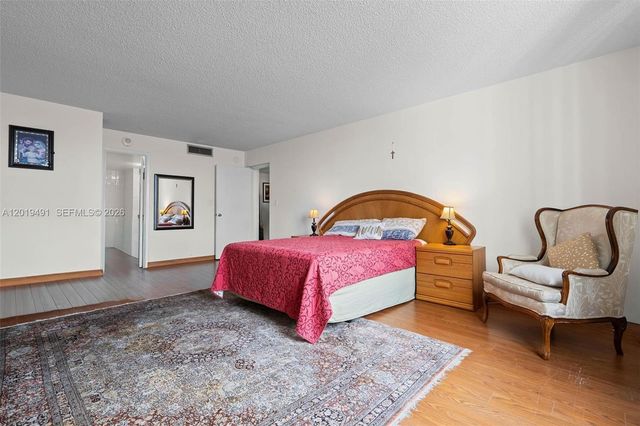 301 174 1503, Sunny Isles Beach, FL 33160