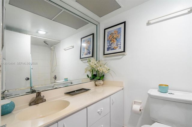 301 174 1503, Sunny Isles Beach, FL 33160