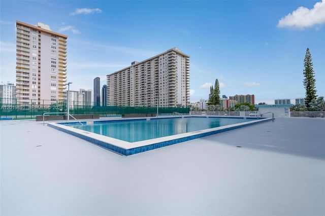 301 174 1503, Sunny Isles Beach, FL 33160