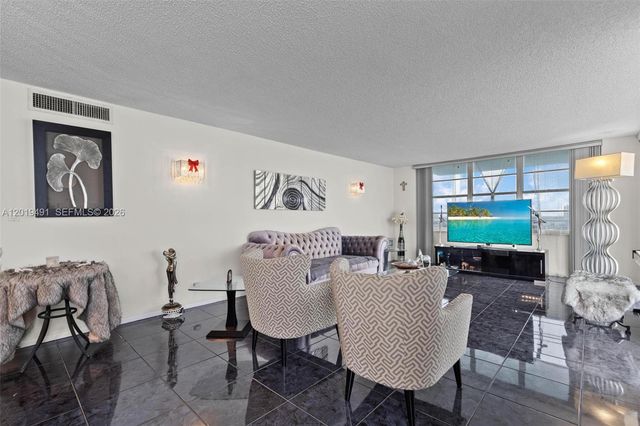 301 174 1503, Sunny Isles Beach, FL 33160
