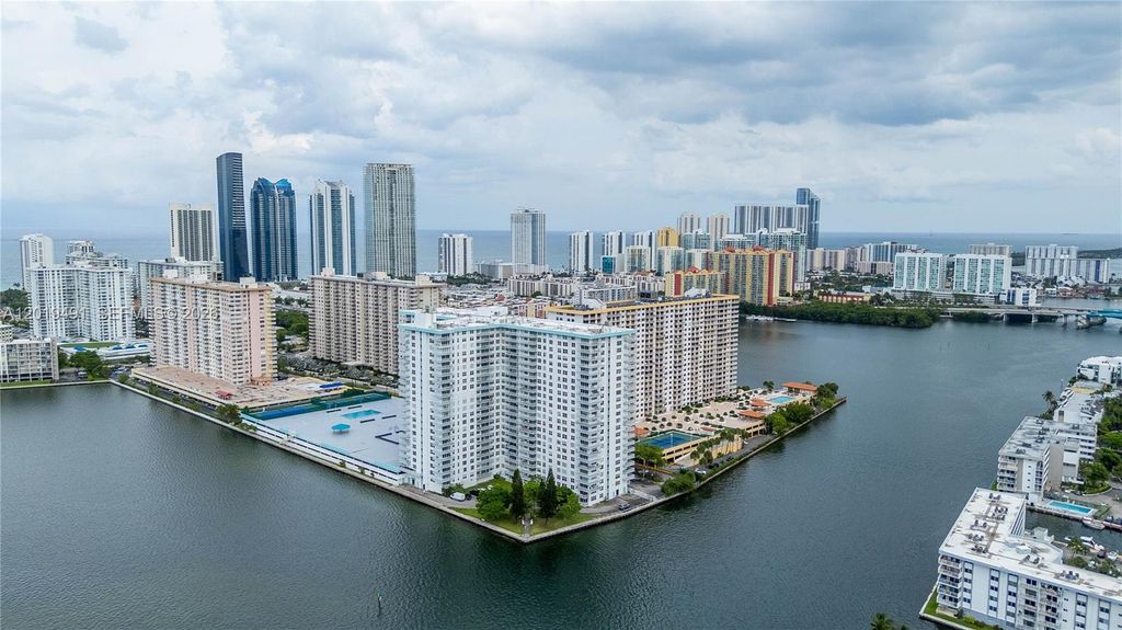 301 174 1503, Sunny Isles Beach, FL 33160