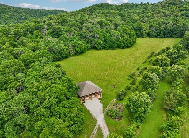574 Hayes Ridge Rd, Lancaster, TN 38569
