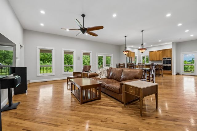 574 Hayes Ridge Rd, Lancaster, TN 38569