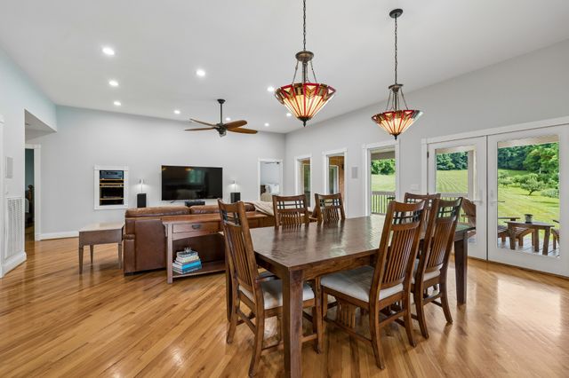 574 Hayes Ridge Rd, Lancaster, TN 38569