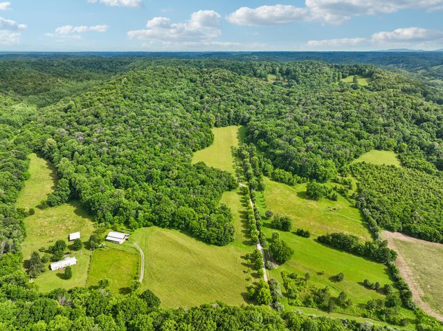 574 Hayes Ridge Rd, Lancaster, TN 38569