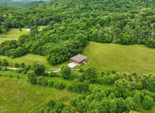 574 Hayes Ridge Rd, Lancaster, TN 38569