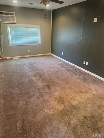 9609 Weyburn Drive, St Louis, MO 63136