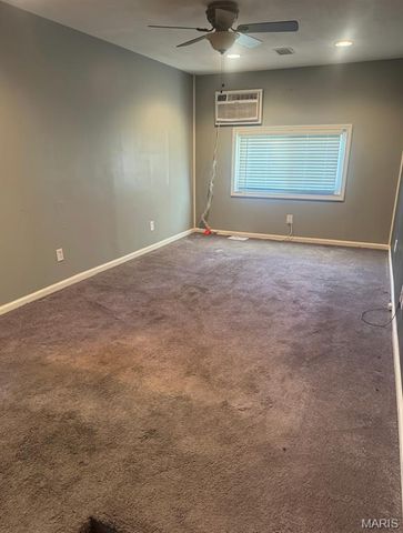 9609 Weyburn Drive, St Louis, MO 63136