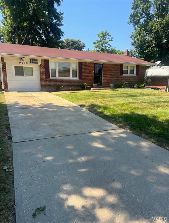 9609 Weyburn Drive, St Louis, MO 63136