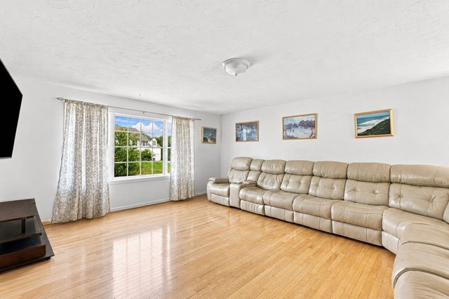 21 Hamilton Way, Holbrook, MA 02343