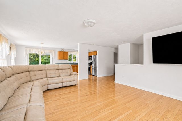 21 Hamilton Way, Holbrook, MA 02343