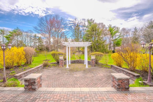 31 Kinglet Drive, Plainsboro, NJ 08536