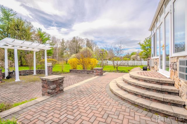 31 Kinglet Drive, Plainsboro, NJ 08536