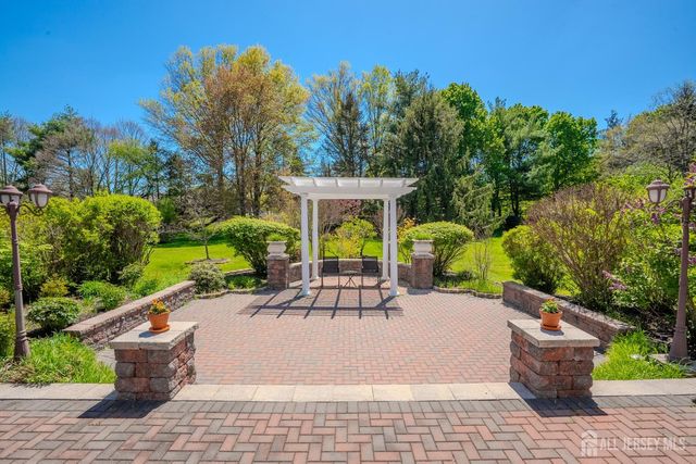 31 Kinglet Drive, Plainsboro, NJ 08536
