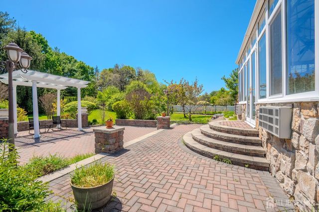 31 Kinglet Drive, Plainsboro, NJ 08536
