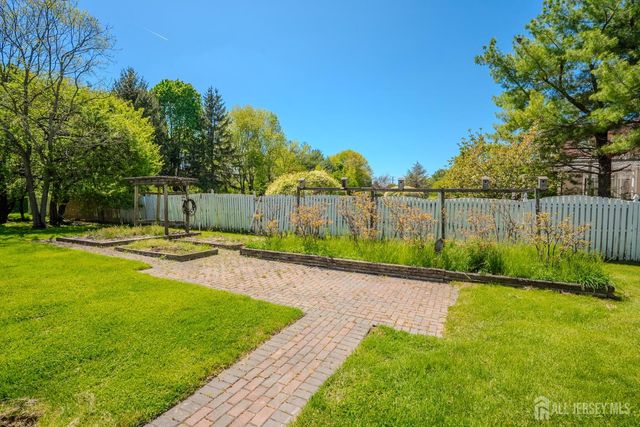 31 Kinglet Drive, Plainsboro, NJ 08536