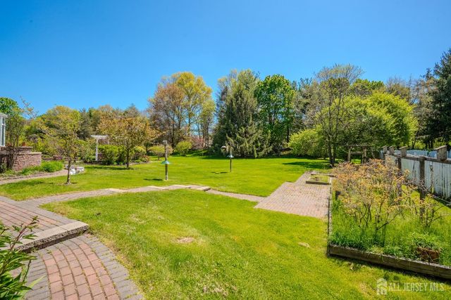 31 Kinglet Drive, Plainsboro, NJ 08536