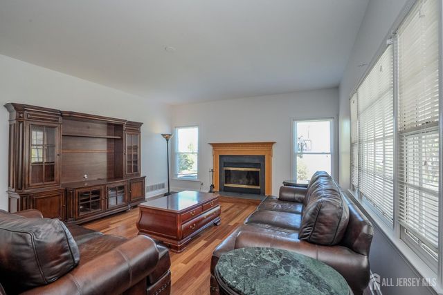 31 Kinglet Drive, Plainsboro, NJ 08536
