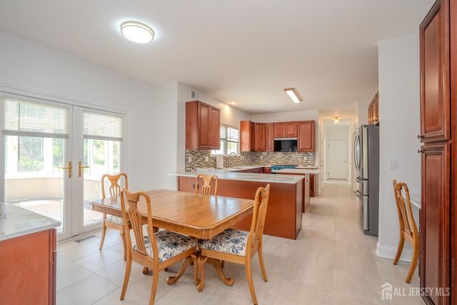31 Kinglet Drive, Plainsboro, NJ 08536