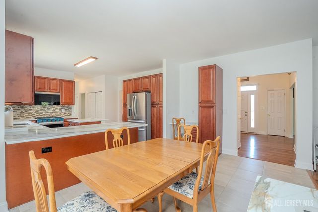 31 Kinglet Drive, Plainsboro, NJ 08536