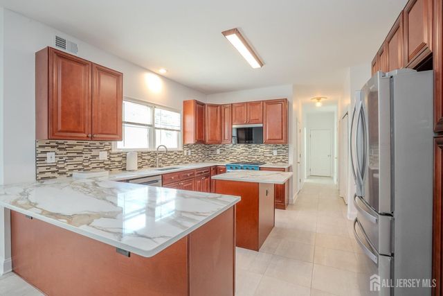 31 Kinglet Drive, Plainsboro, NJ 08536