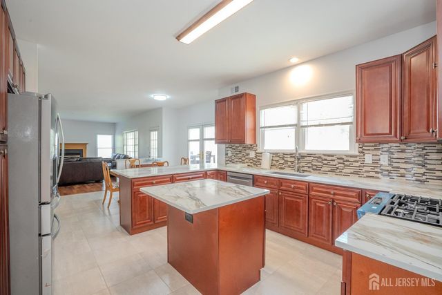31 Kinglet Drive, Plainsboro, NJ 08536