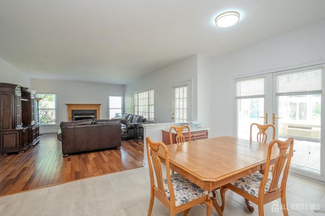 31 Kinglet Drive, Plainsboro, NJ 08536