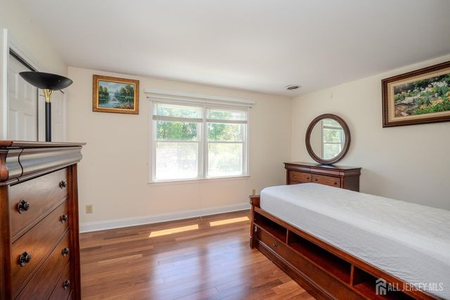 31 Kinglet Drive, Plainsboro, NJ 08536