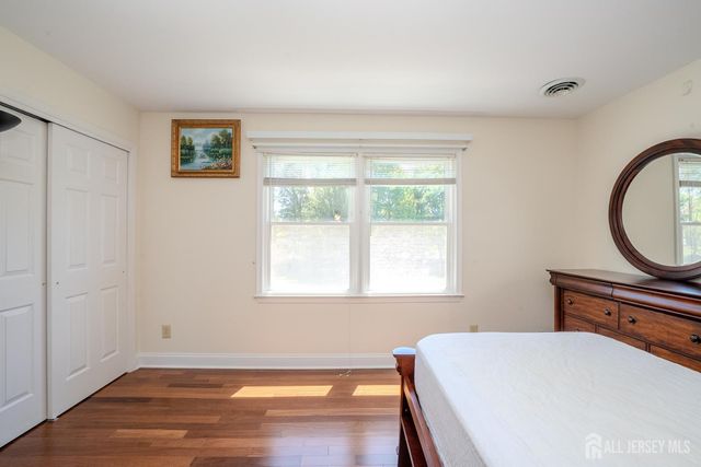 31 Kinglet Drive, Plainsboro, NJ 08536